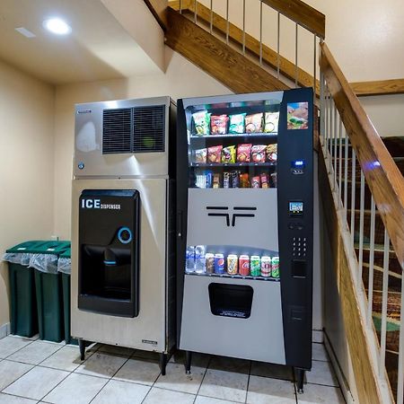エコノ ロッジ ペインティド ポスト コーニング ペインティド・ポスト エクステリア 写真